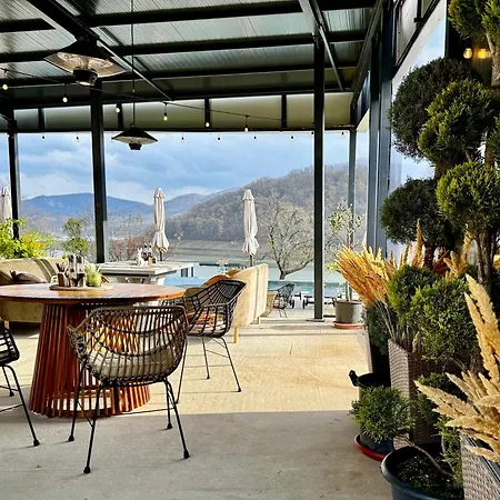 מלון Drive Point 3*