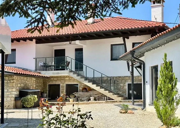 Drive Point فندق 3*