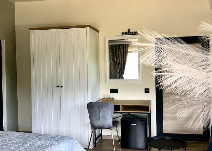 Drive Point מלון