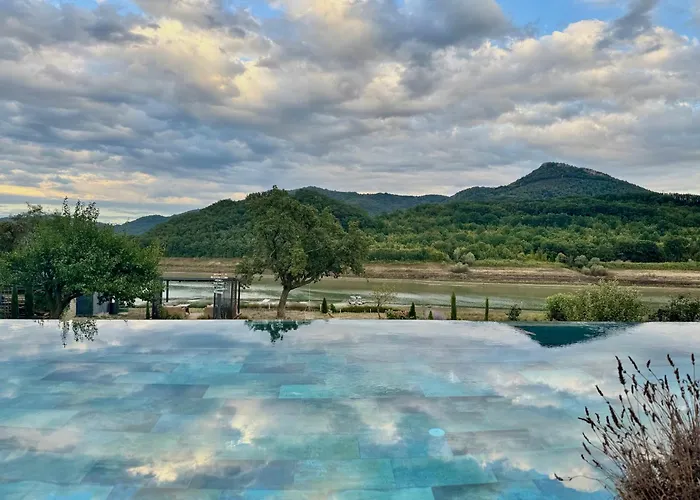 Drive Point فندق